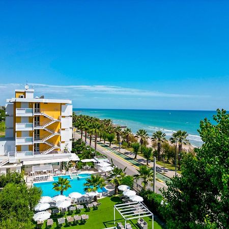 Hotel Belvedere Martinsicuro Bagian luar foto