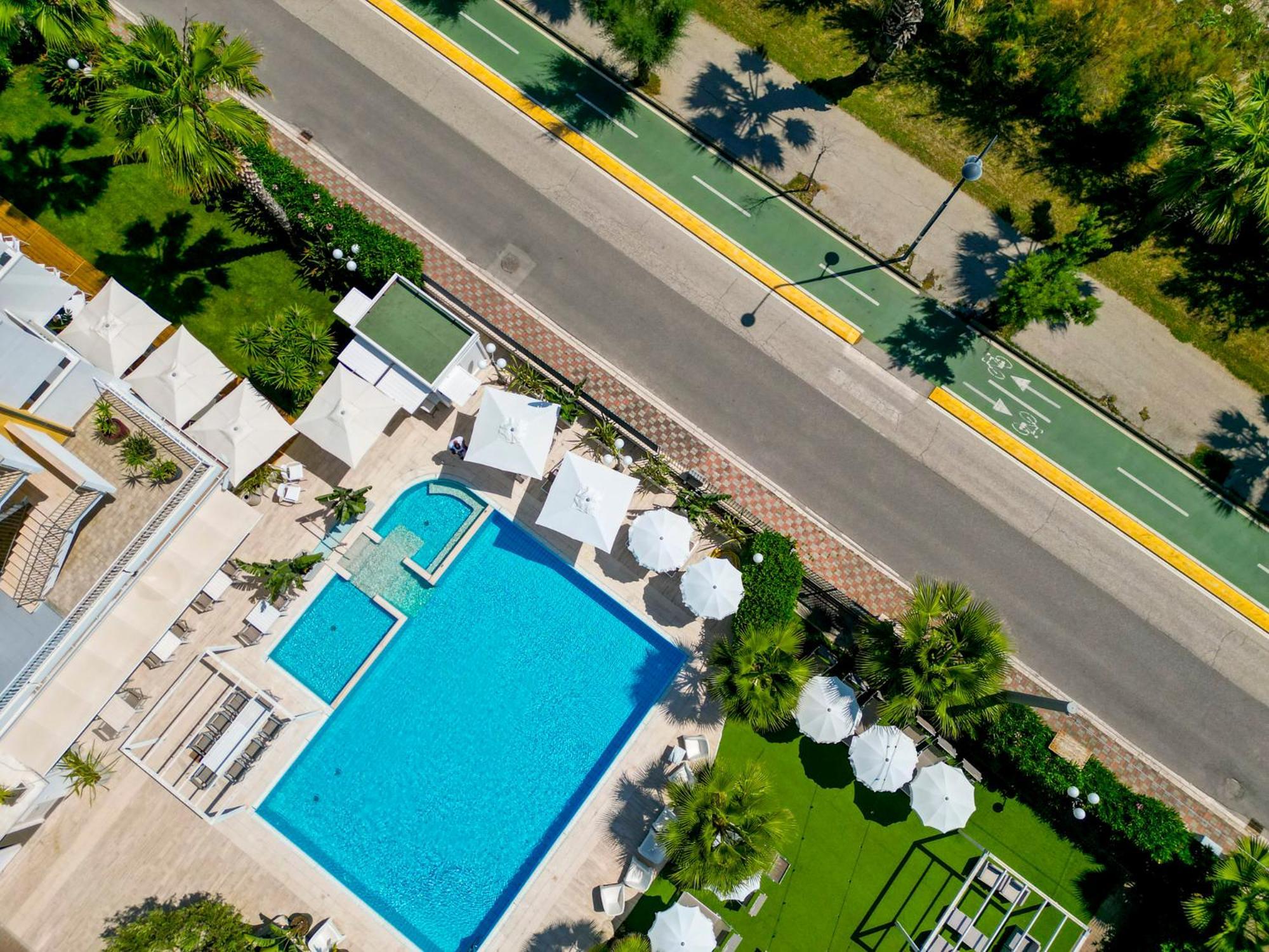 Hotel Belvedere Martinsicuro Bagian luar foto