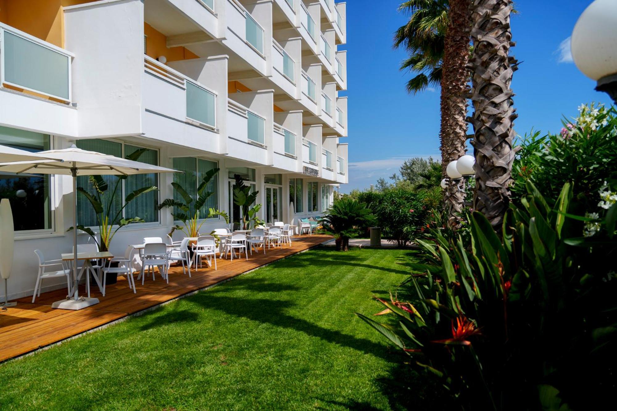 Hotel Belvedere Martinsicuro Bagian luar foto