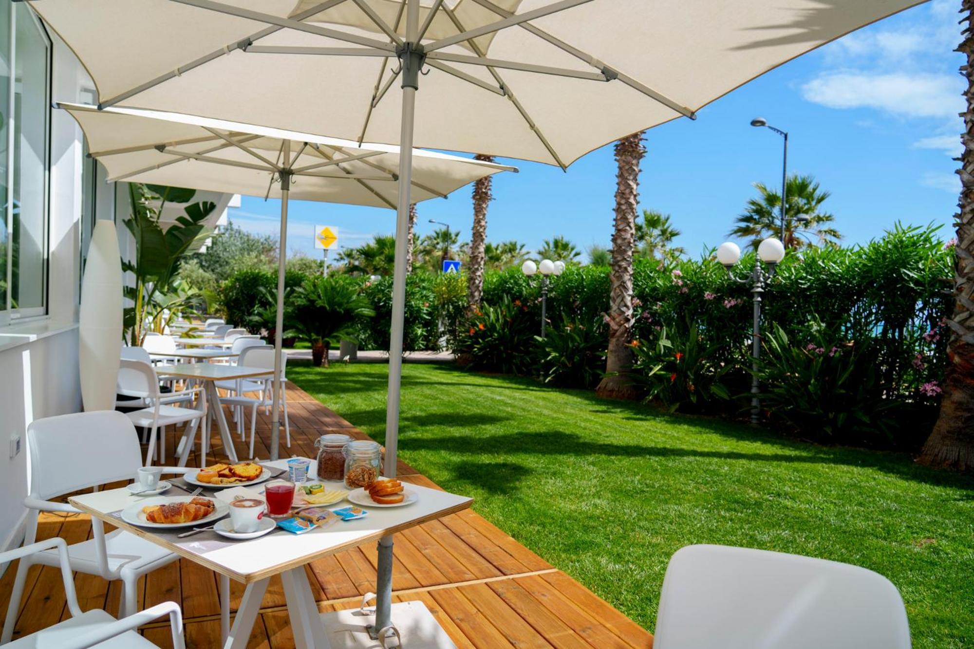 Hotel Belvedere Martinsicuro Bagian luar foto