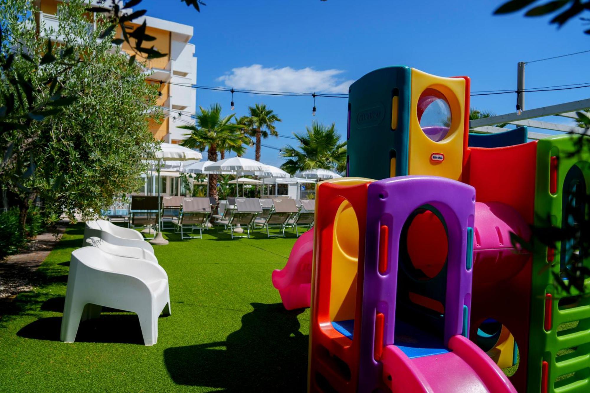 Hotel Belvedere Martinsicuro Bagian luar foto
