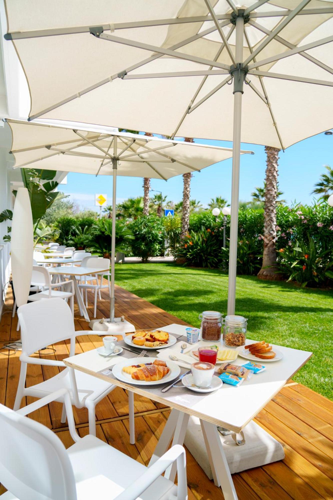 Hotel Belvedere Martinsicuro Bagian luar foto