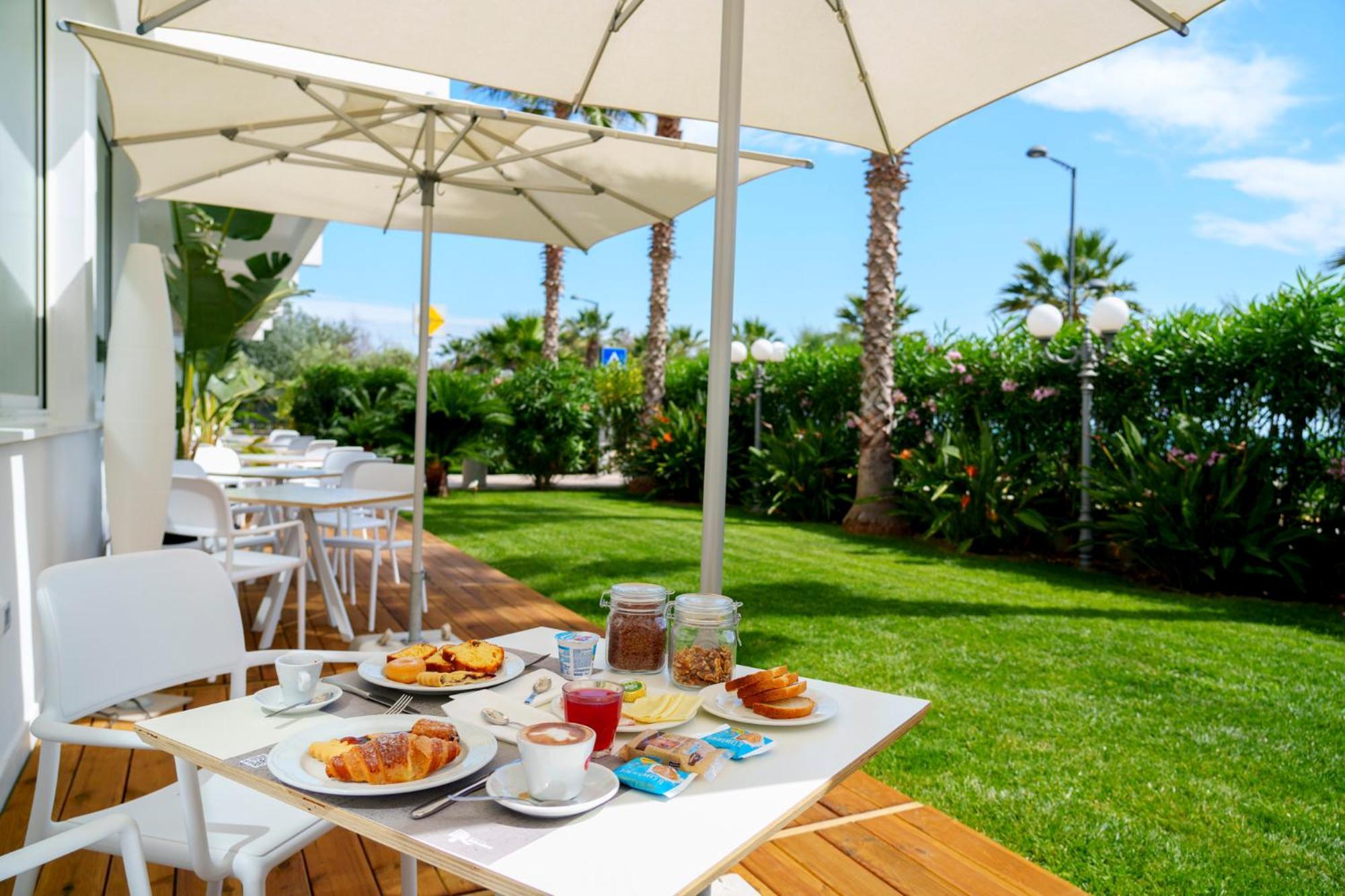 Hotel Belvedere Martinsicuro Bagian luar foto