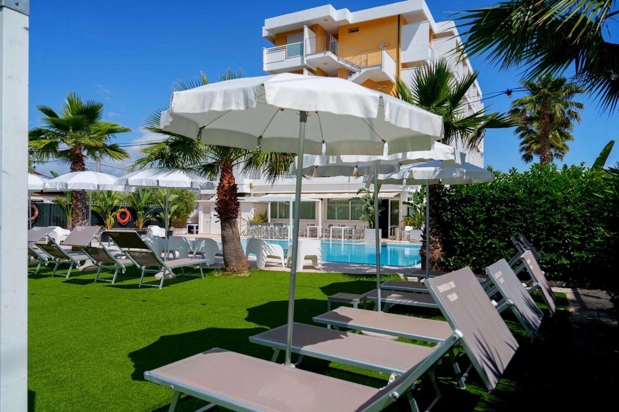 Hotel Belvedere Martinsicuro Bagian luar foto