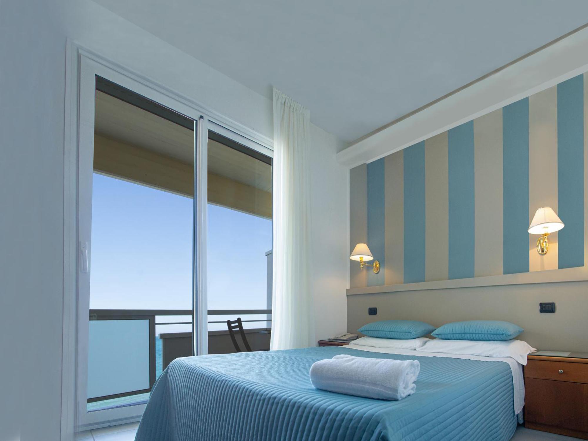 Hotel Belvedere Martinsicuro Bagian luar foto